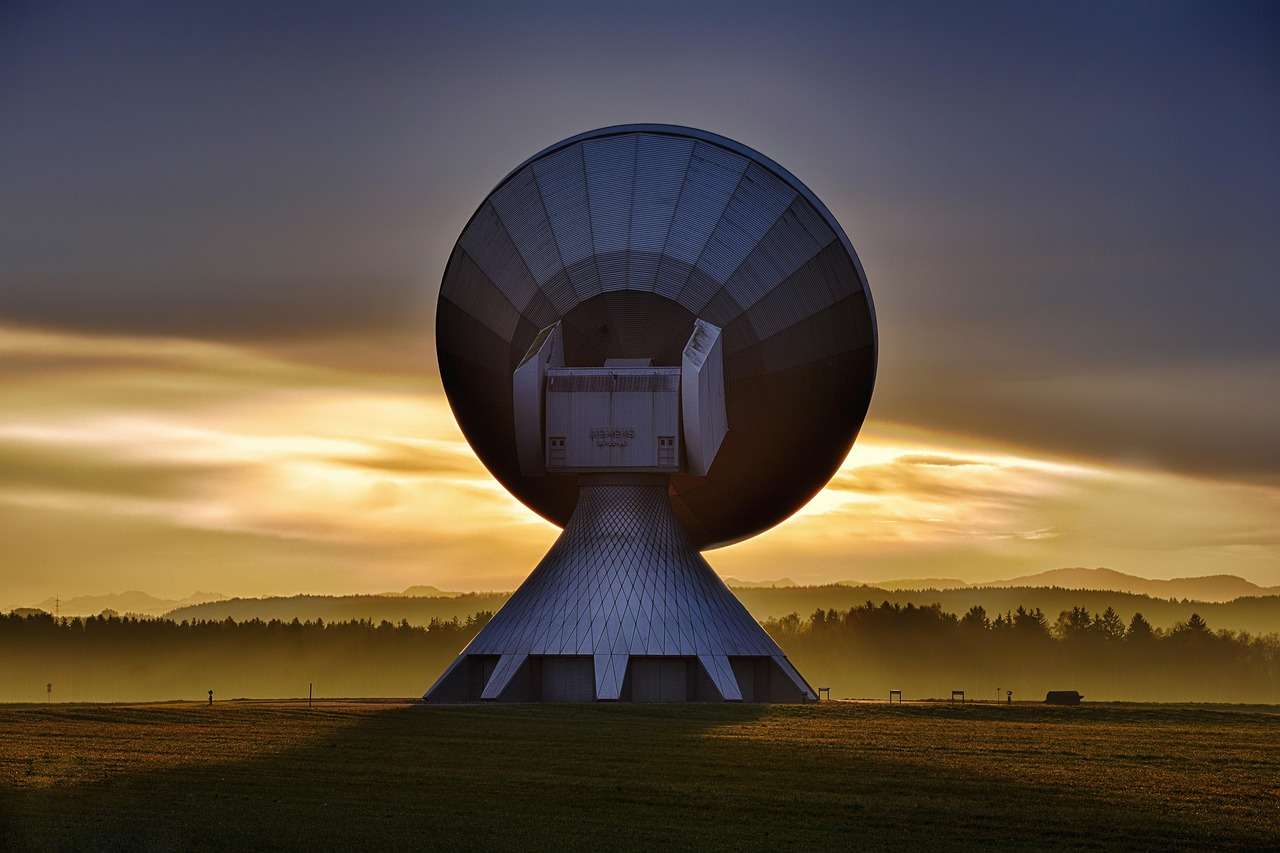 Satellite finance for an earth station with large ground antennas