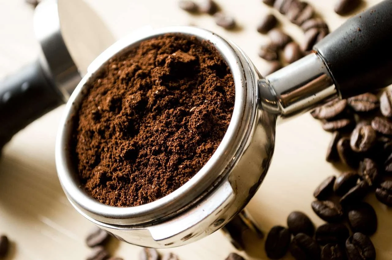 Fresh ground coffee for bean-to-cup vending machines